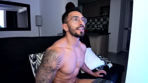 Snapshot of tony_muscle1 chatting on December 2024 03:37:02 AM tony muscle1 online show from December 2024 03:37:02 AM