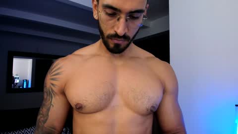 Snapshot of tony_muscle1 chatting on December 2024 01:36:01 AM tony muscle1 online show from December 2024 01:36:01 AM
