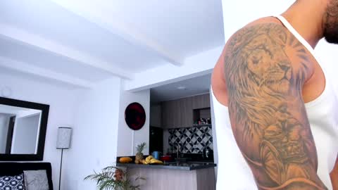 Snapshot of tony_muscle1 chatting on December 2024 09:46:01 PM tony muscle1 online show from December 2024 09:46:01 PM