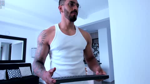 Snapshot of tony_muscle1 chatting on December 2024 06:26:02 PM tony muscle1 online show from December 2024 06:26:02 PM