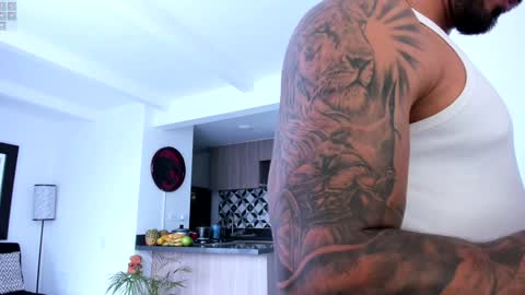 Snapshot of tony_muscle1 chatting on December 2024 08:27:02 PM tony muscle1 online show from December 2024 08:27:02 PM