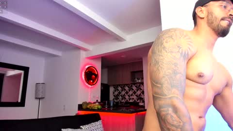 Snapshot of tony_muscle1 chatting on December 2024 02:35:02 AM tony muscle1 online show from December 2024 02:35:02 AM