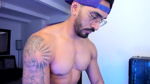 Snapshot of tony_muscle1 chatting on January 2025 03:20:02 AM tony muscle1 online show from January 2025 03:20:02 AM