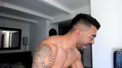 Snapshot of tony_muscle1 chatting on January 2025 11:26:01 PM tony muscle1 online show from January 2025 11:26:01 PM