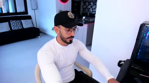 Snapshot of tony_muscle1 chatting on January 2025 10:23:01 PM tony muscle1 online show from January 2025 10:23:01 PM