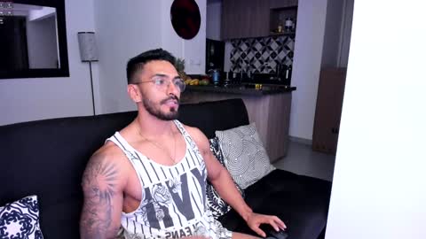 Snapshot of tony_muscle1 chatting on January 2025 04:37:01 AM tony muscle1 online show from January 2025 04:37:01 AM
