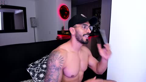 Snapshot of tony_muscle1 chatting on January 2025 11:55:02 PM tony muscle1 online show from January 2025 11:55:02 PM