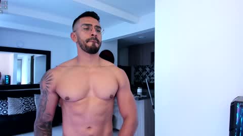 Snapshot of tony_muscle1 chatting on January 2025 09:50:01 PM tony muscle1 online show from January 2025 09:50:01 PM