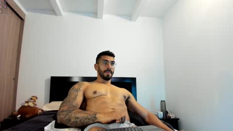Snapshot of tony_muscle1 chatting on January 2025 01:11:02 AM tony muscle1 online show from January 2025 01:11:02 AM