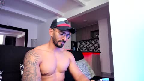 Snapshot of tony_muscle1 chatting on February 2025 12:58:02 AM tony muscle1 online show from February 2025 12:58:02 AM