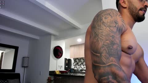 Snapshot of tony_muscle1 chatting on February 2025 11:58:01 PM tony muscle1 online show from February 2025 11:58:01 PM