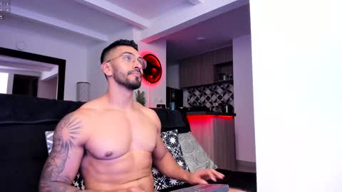 Snapshot of tony_muscle1 chatting on February 2025 01:15:01 AM tony muscle1 online show from February 2025 01:15:01 AM
