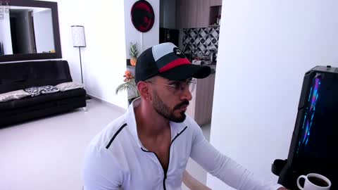 Snapshot of tony_muscle1 chatting on February 2025 12:17:02 PM tony muscle1 online show from February 2025 12:17:02 PM