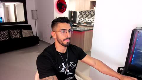 Snapshot of tony_muscle1 chatting on February 2025 01:22:01 AM tony muscle1 online show from February 2025 01:22:01 AM