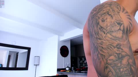 Snapshot of tony_muscle1 chatting on February 2025 10:00:01 PM tony muscle1 online show from February 2025 10:00:01 PM