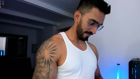 Snapshot of tony_muscle1 chatting on February 2025 03:39:02 AM tony muscle1 online show from February 2025 03:39:02 AM
