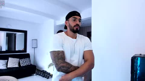 Snapshot of tony_muscle1 chatting on February 2025 09:37:01 PM tony muscle1 online show from February 2025 09:37:01 PM