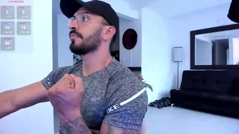 Snapshot of tony_muscle1 chatting on February 2025 09:19:02 PM tony muscle1 online show from February 2025 09:19:02 PM