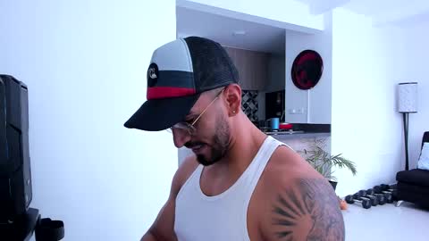 Snapshot of tony_muscle1 chatting on February 2025 06:34:02 PM tony muscle1 online show from February 2025 06:34:02 PM