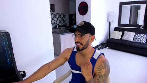 Snapshot of tony_muscle1 chatting on March 2025 05:14:02 PM tony muscle1 online show from March 2025 05:14:02 PM