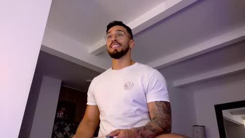 Snapshot of tony_muscle1 chatting on January 2026 11:25:01 PM tony muscle1 online show from January 2026 11:25:01 PM