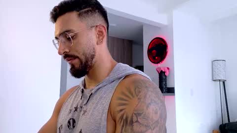 Snapshot of tony_muscle1 chatting on February 2026 08:34:02 PM tony muscle1 online show from February 2026 08:34:02 PM