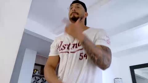 Snapshot of tony_muscle1 chatting on February 2026 08:16:01 PM tony muscle1 online show from February 2026 08:16:01 PM