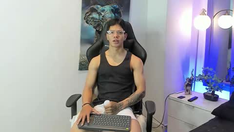 tony_petrov online show from December 2025 12:21:02 PM