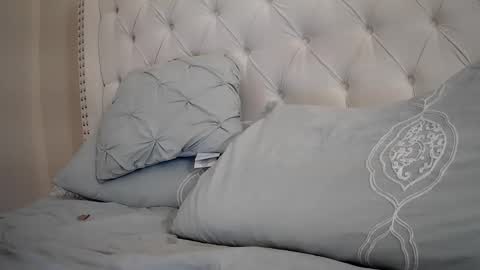 toomuchsmoke online show from November 2025 04:45:02 AM