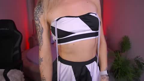 top_grace online show from November 2025 09:25:02 PM