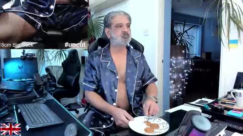 topalphaboss online show from December 2025 07:57:02 AM