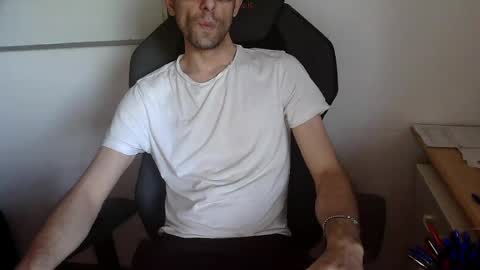 Snapshot of topg84 chatting on May 2026 04:03:01 PM Topg84 online show from May 2026 04:03:01 PM