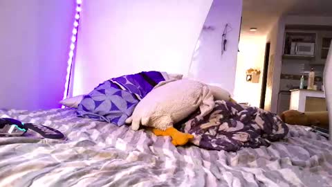 Enzo Moretti online show from September 2025 08:57:02 PM