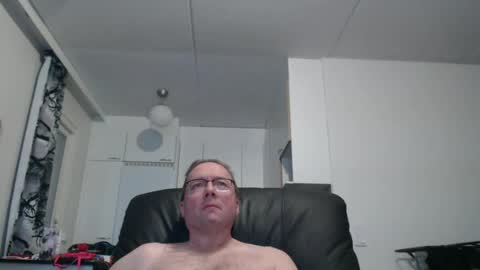 tosimies69 online show from December 2024 01:25:02 PM