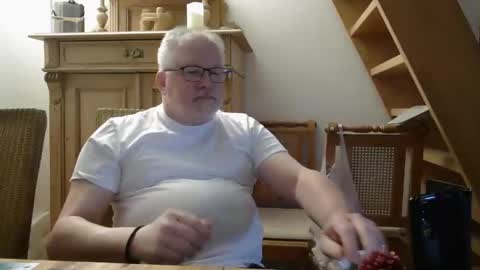 Snapshot of toto758 chatting on April 2026 05:21:01 PM toto758 online show from April 2026 05:21:01 PM