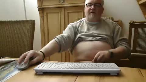 Snapshot of toto758 chatting on April 2026 08:44:01 PM toto758 online show from April 2026 08:44:01 PM