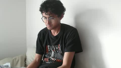 Snapshot of toy_sweet chatting on May 2026 07:22:02 PM Xander online show from May 2026 07:22:02 PM