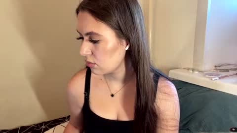 Snapshot of tracievanier chatting on July 2026 03:03:02 PM Thea online show from July 2026 03:03:02 PM