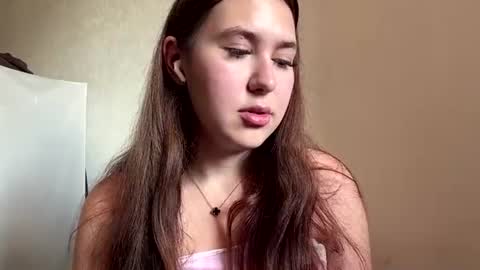 Snapshot of tracievanier chatting on July 2026 07:11:01 AM Thea online show from July 2026 07:11:01 AM
