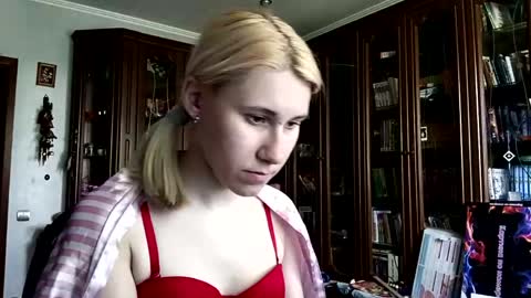 Snapshot of tranhardisty chatting on May 2026 07:38:02 AM Lesly online show from May 2026 07:38:02 AM