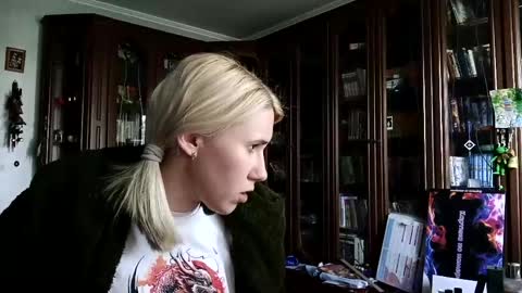 Snapshot of tranhardisty chatting on May 2026 10:47:01 AM Lesly online show from May 2026 10:47:01 AM
