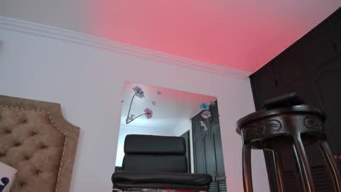 Juliana Giiraldo  online show from October 2025 07:05:01 PM