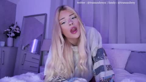 aubrey 3 online show from October 2025 08:22:01 PM