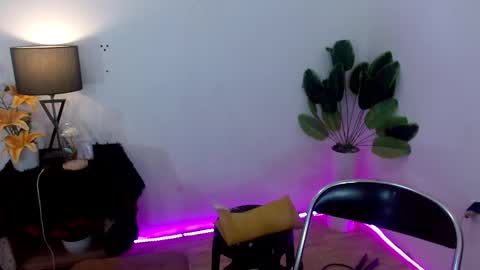 Snapshot of transgoddessselena chatting on December 2024 02:28:02 PM Selena the real cummer online show from December 2024 02:28:02 PM