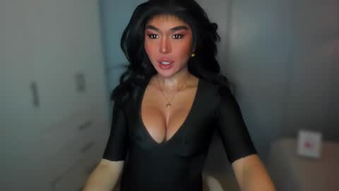 Snapshot of transnextdoor_ chatting on December 2024 06:08:01 PM ALMIGHTY GODDESS VALENTINA online show from December 2024 06:08:01 PM