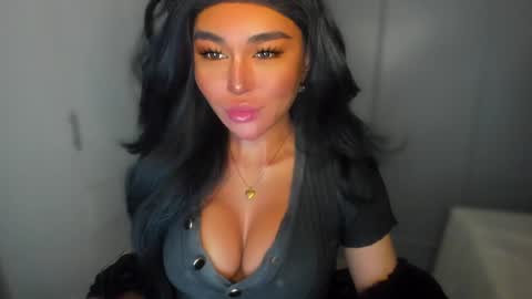 Snapshot of transnextdoor_ chatting on December 2024 09:11:01 PM ALMIGHTY GODDESS VALENTINA online show from December 2024 09:11:01 PM