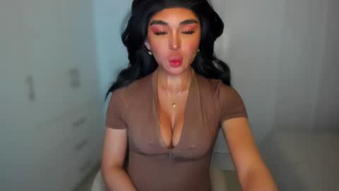 Snapshot of transnextdoor_ chatting on January 2025 06:04:02 PM ALMIGHTY GODDESS VALENTINA online show from January 2025 06:04:02 PM