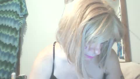 Snapshot of traphouseslutbunny4fun chatting on December 2024 03:12:01 AM traphouseslutbunny4fun online show from December 2024 03:12:01 AM