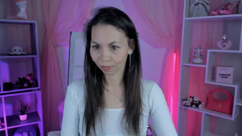 Tracy online show from June 2026 04:04:01 AM