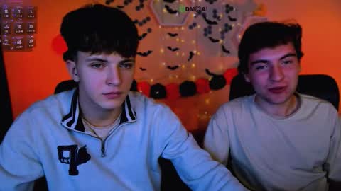 Travis online show from November 2025 07:49:02 PM